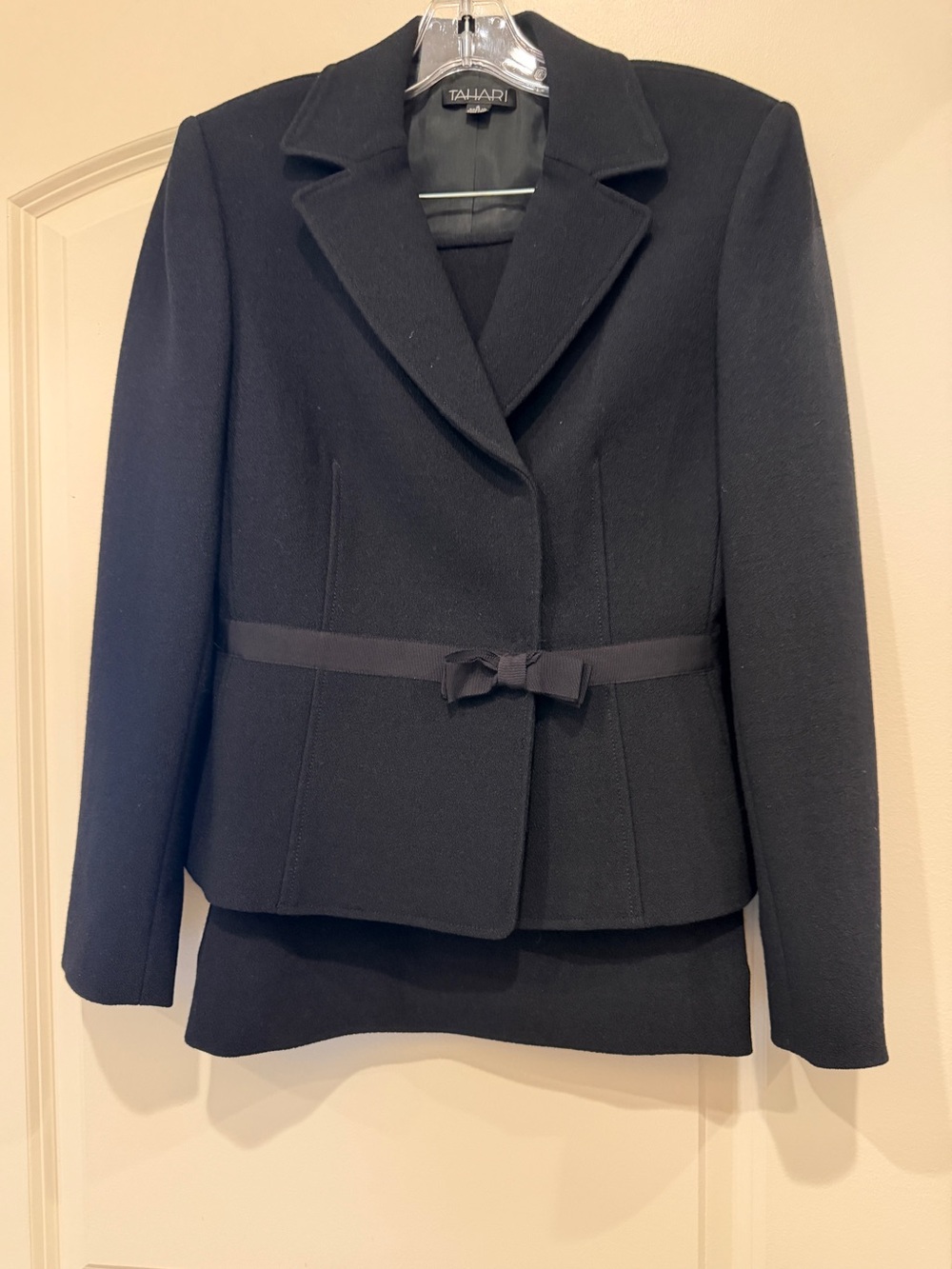 Vntg Tahari Black 2-pc Skirt Suit Set Wool Angora BowWaist Blazer Pencil Skirt 4